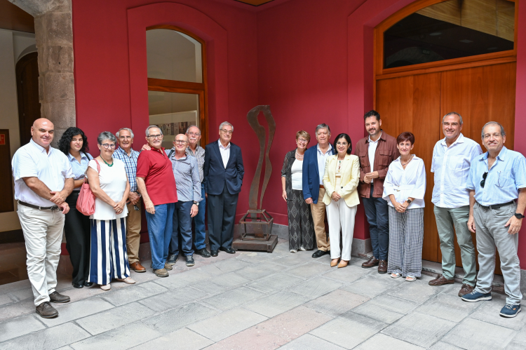 Imagen de una noticia La alcaldesa asiste a la presentación de «La cartografía de la Guerra de España» de la Fundación Juan Negrín